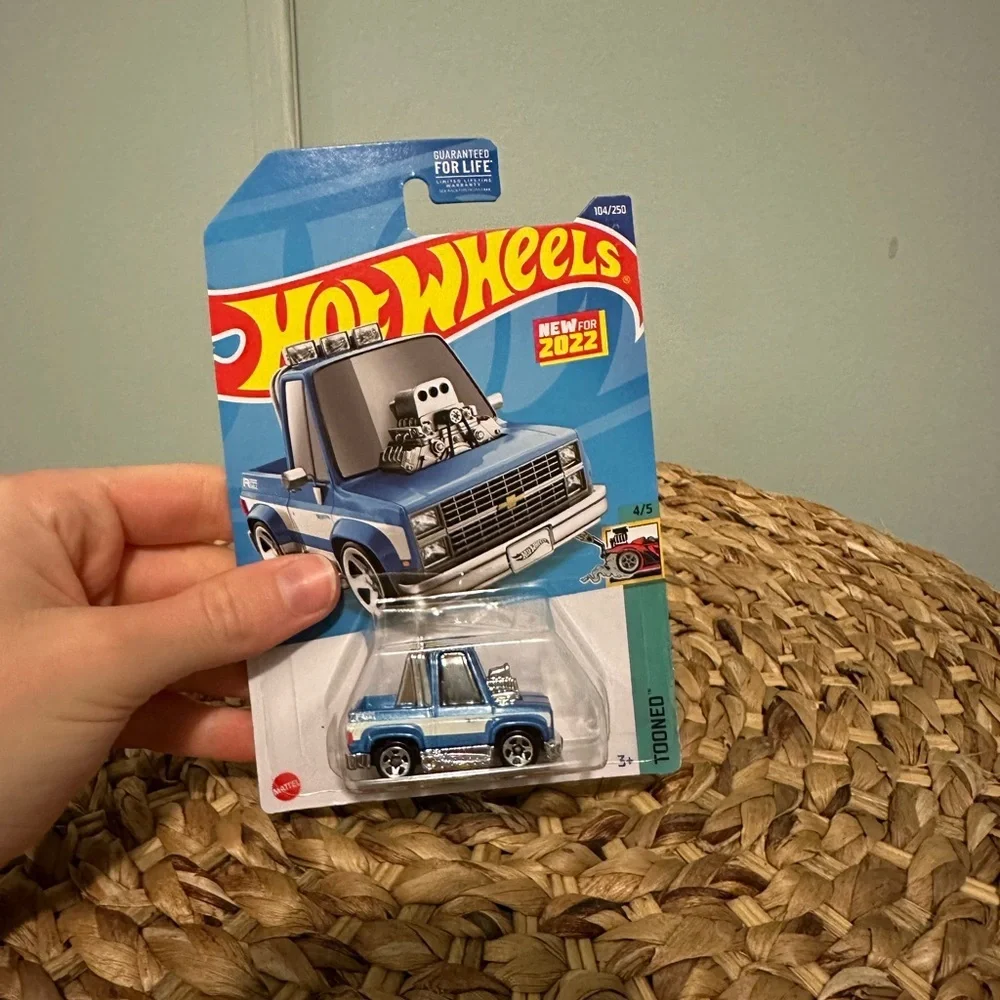 DieCast Hot Wheels Toon'd 83 Chevy Silverado, Tooned 4/5 [Blue] 104/250